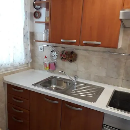 J&r Babara Biograd Na Moru