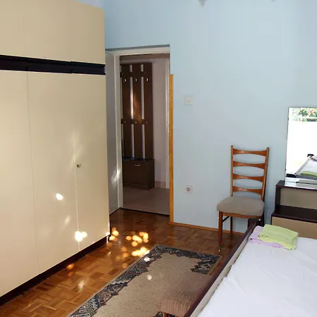 J&r Babara Biograd Na Moru
