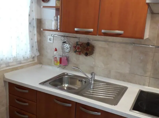 J&r Babara Biograd Na Moru