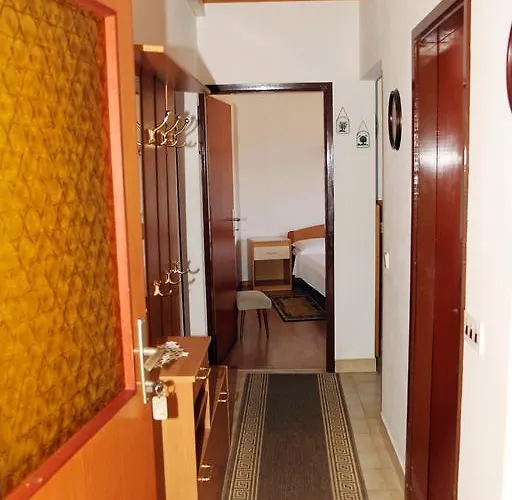 J&r Babara Biograd Na Moru