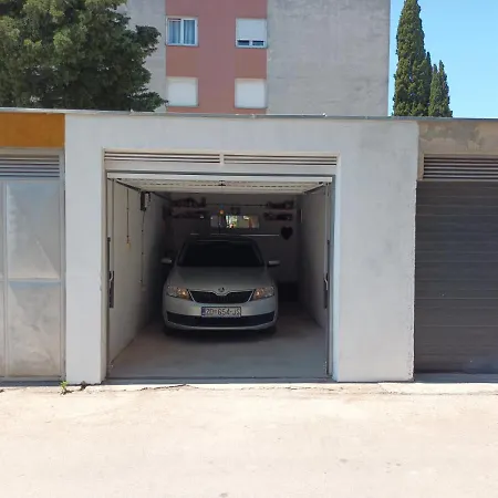 J&r Babara Biograd Na Moru