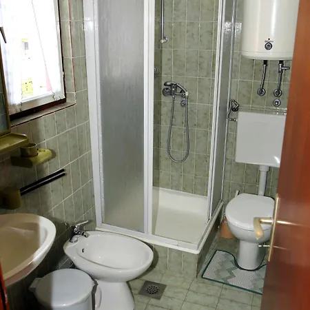 アパート J&r Babara ビオグラード・ナ・モル