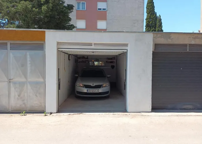 J&r Babara Biograd Na Moru